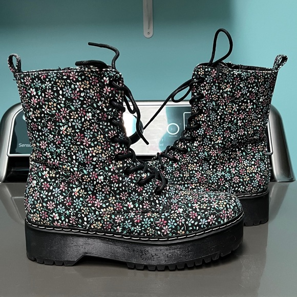 Portland Boot Company Floral Women's  Boots size 8.5 - Picture 2 of 10